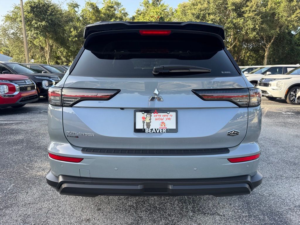 2025 Mitsubishi Outlander SE photo 4