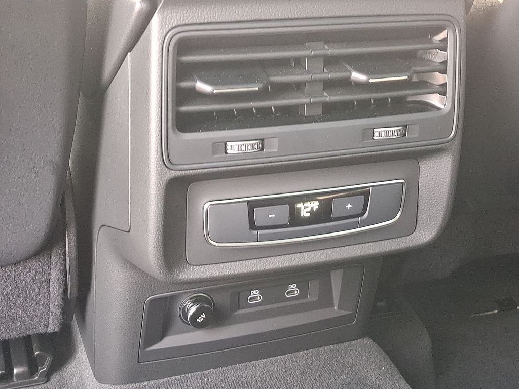 Thumbnail: 2023 Audi Q8 - 11