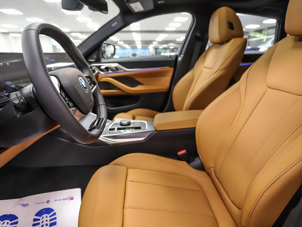 Thumbnail: 2025 BMW i4 - 10