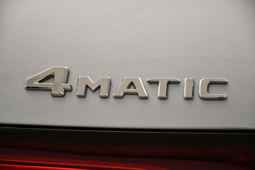 2025 Mercedes-Benz GLC 300 10
