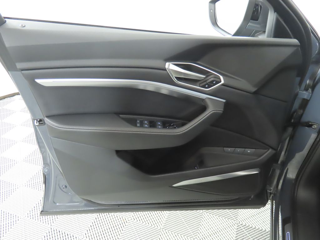 Thumbnail: 2024 Audi Q8 e-tron - 28