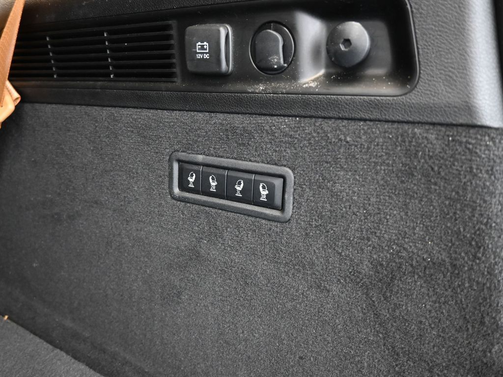 Used 2022 Bright White Clearcoat Jeep Series III image 48