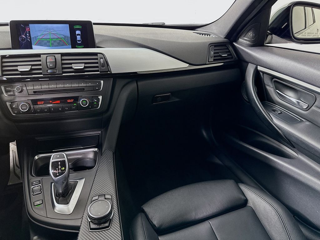 Thumbnail: 2015 BMW 3 Series - 24