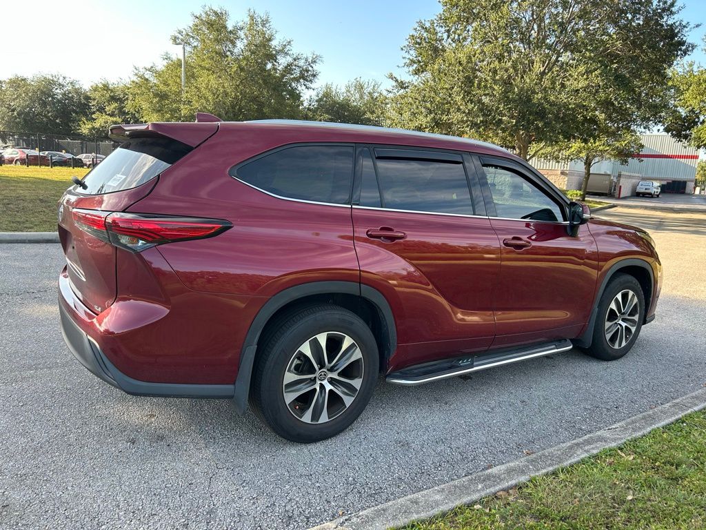Thumbnail: 2022 Toyota Highlander - 5