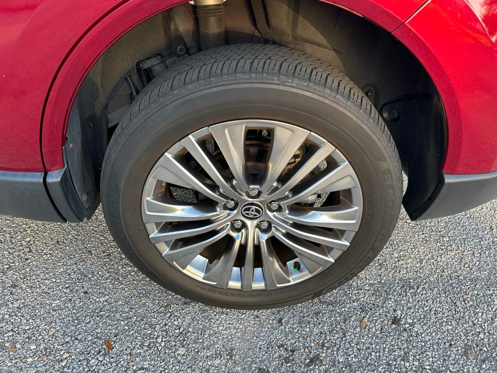 Thumbnail: 2021 Toyota Venza - 8