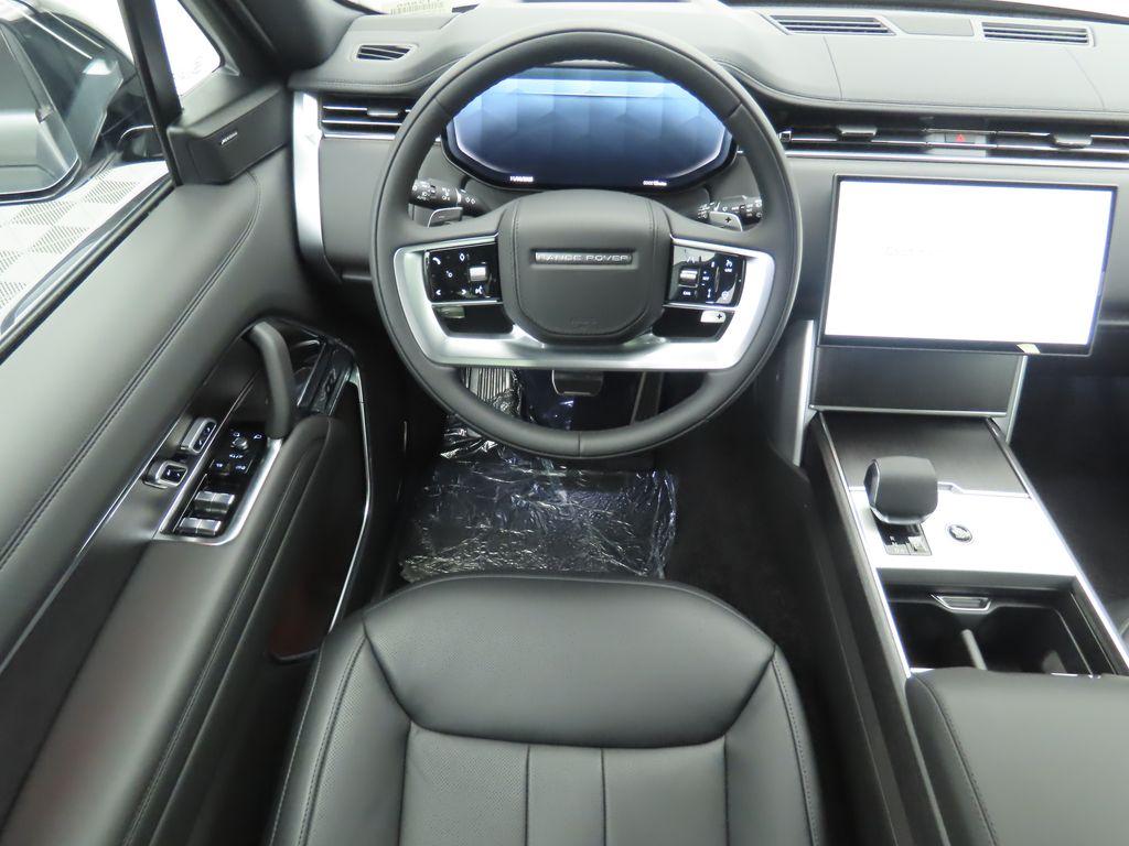 2025 Land Rover Range Rover SE 11