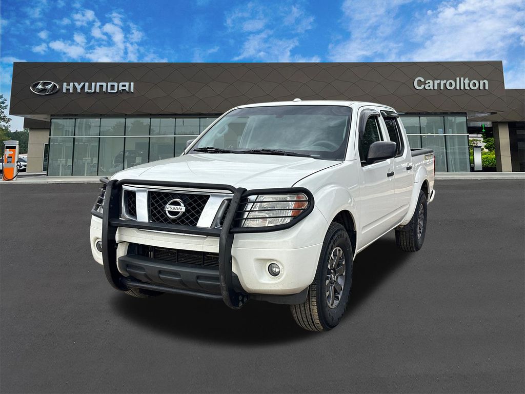 Glacier White 2015 Nissan Frontier Desert Runner Crew Cab Pickup Truck 4X2 5-Speed Automatic Overdrive