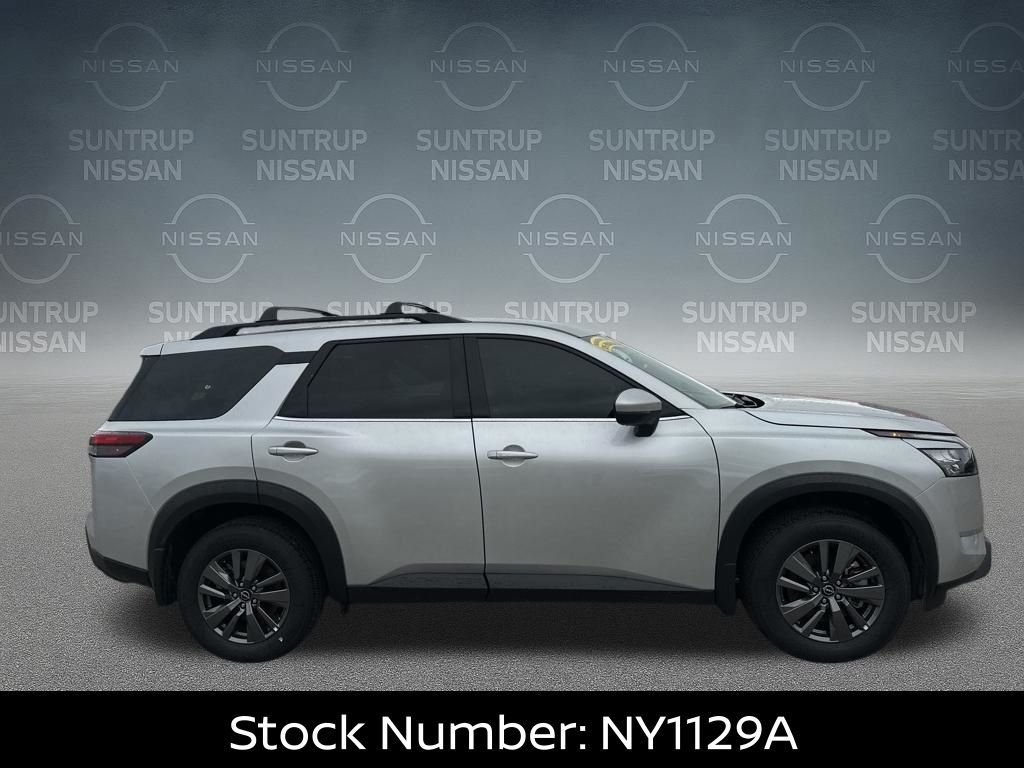 View vehicle photo 7