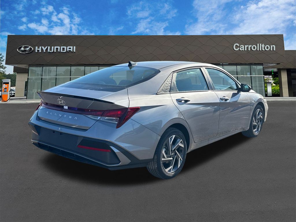 Used 2025 Silver Hyundai SEL Sport image 5