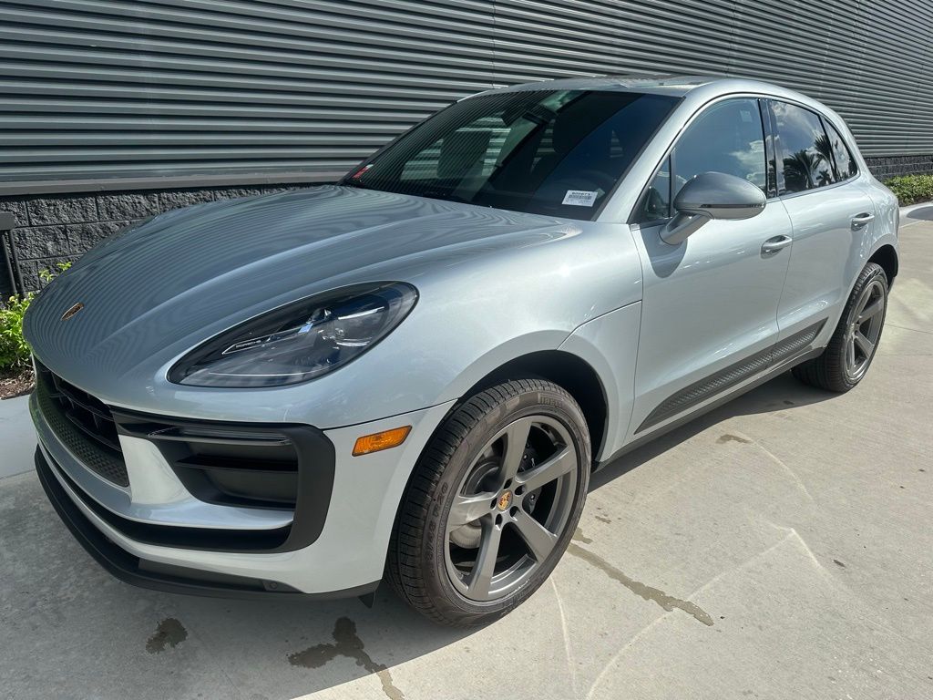 2025 Porsche Macan  6