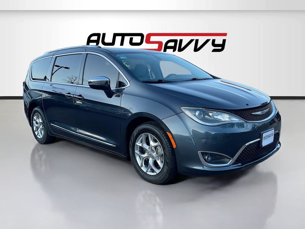 2020 Chrysler Pacifica Limited's photo