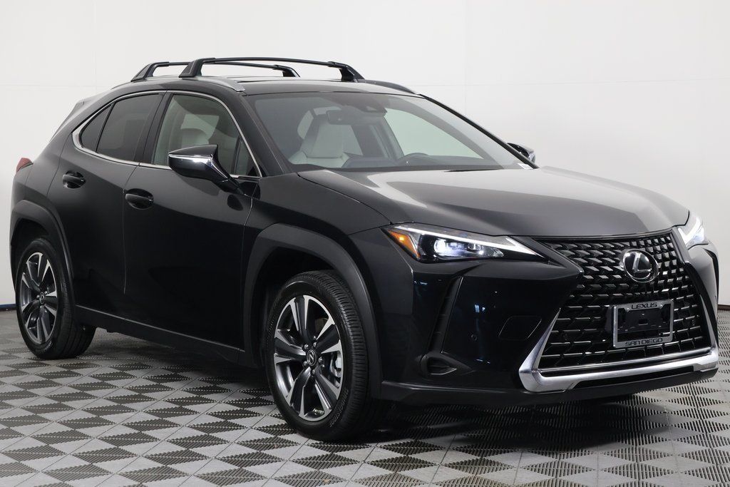 Thumbnail: 2023 Lexus UX - 3