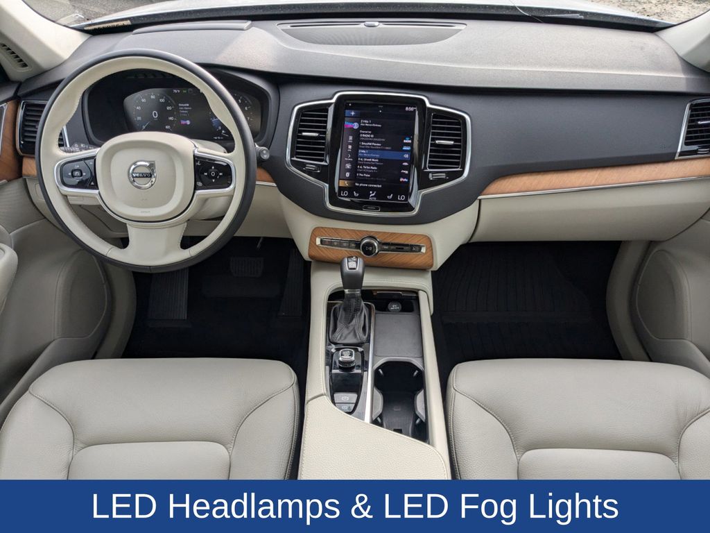 2022 Volvo XC90 T5 Momentum