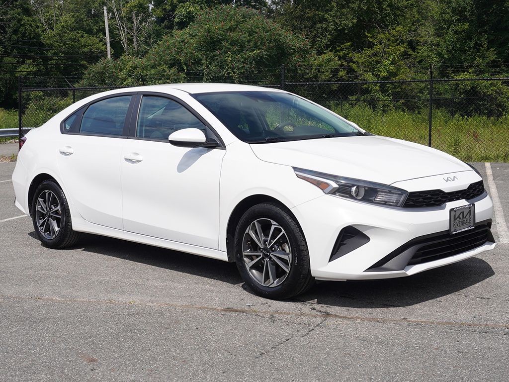Used 2024 White Kia LXS image 2
