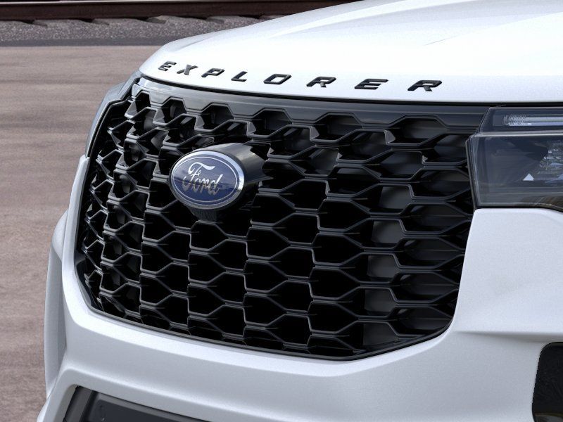 2026 Star White Metallic Tri-Coat Ford Explorer ST-Line RWD SUV