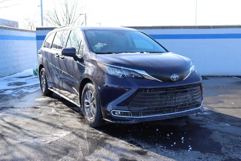 2022 Toyota Sienna XLE 7