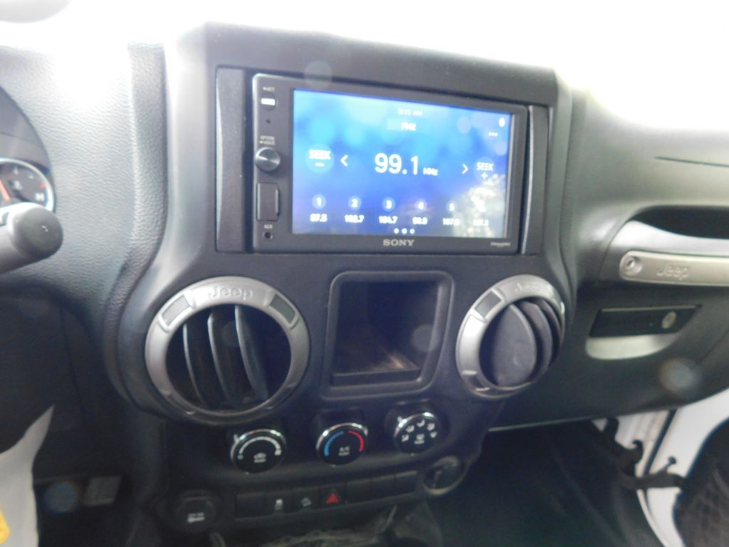 Thumbnail: 2014 Jeep Wrangler - 9