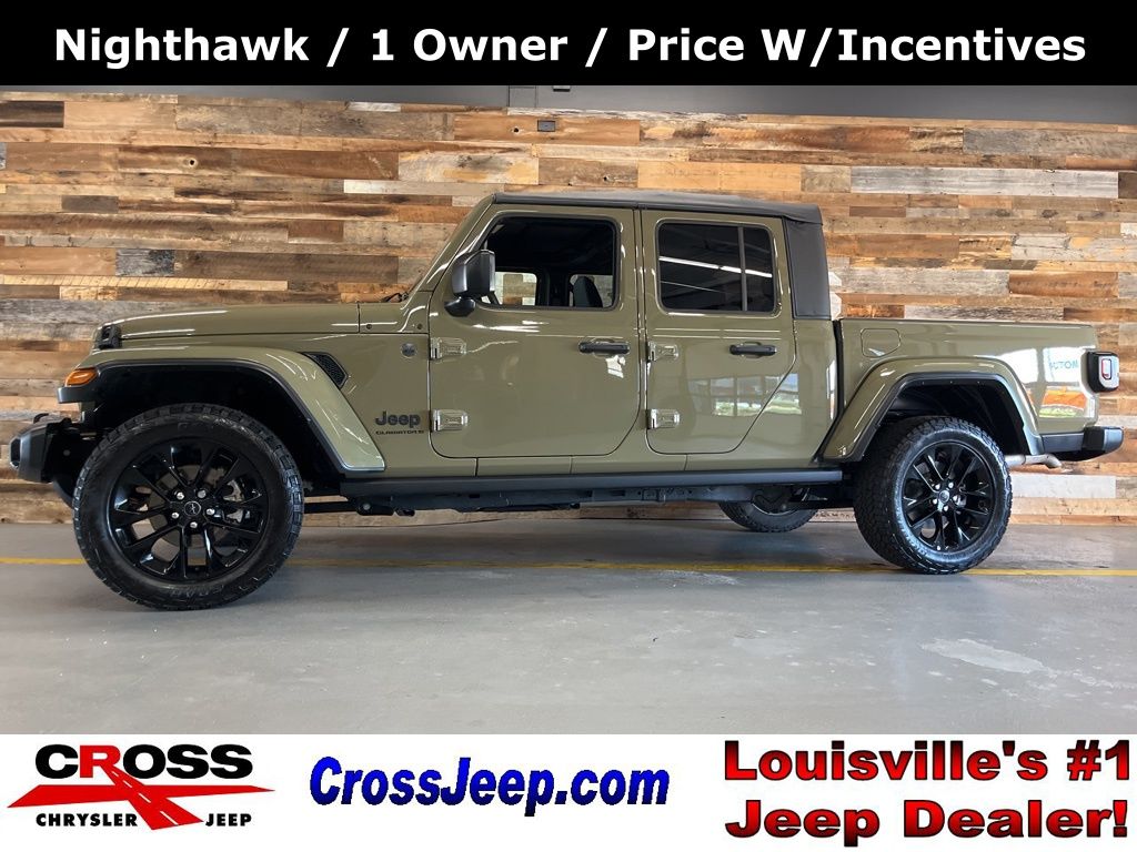 41 2025 Jeep Gladiator NightHawk Crew Cab 4WD Pickup Truck Four-Wheel Drive 8-Speed Automatic
