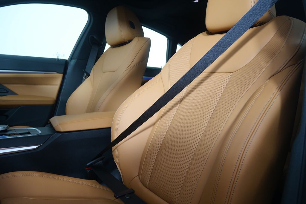 Thumbnail: 2026 BMW i4 - 9