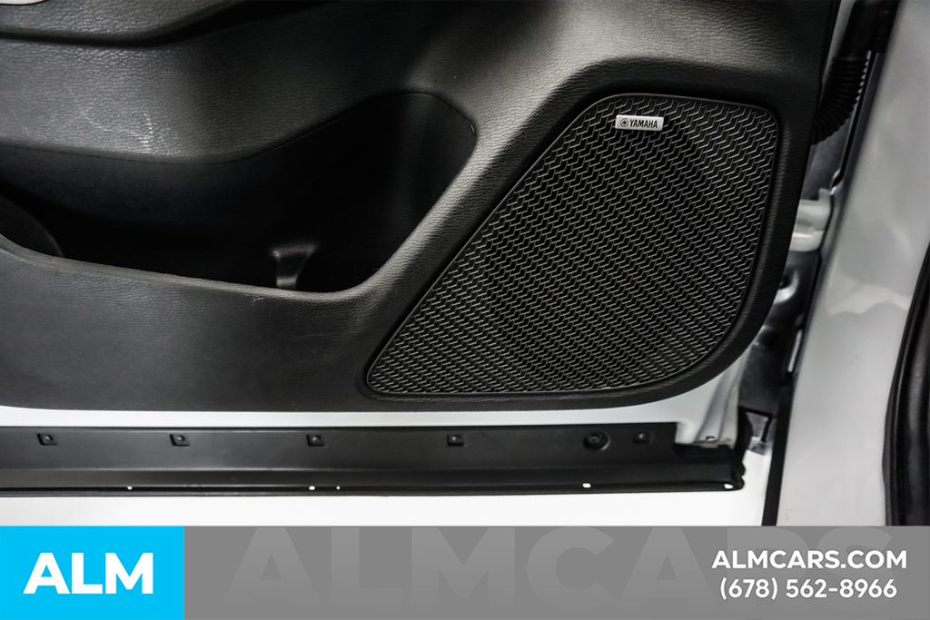 Used 2025 White Mitsubishi SE image 49