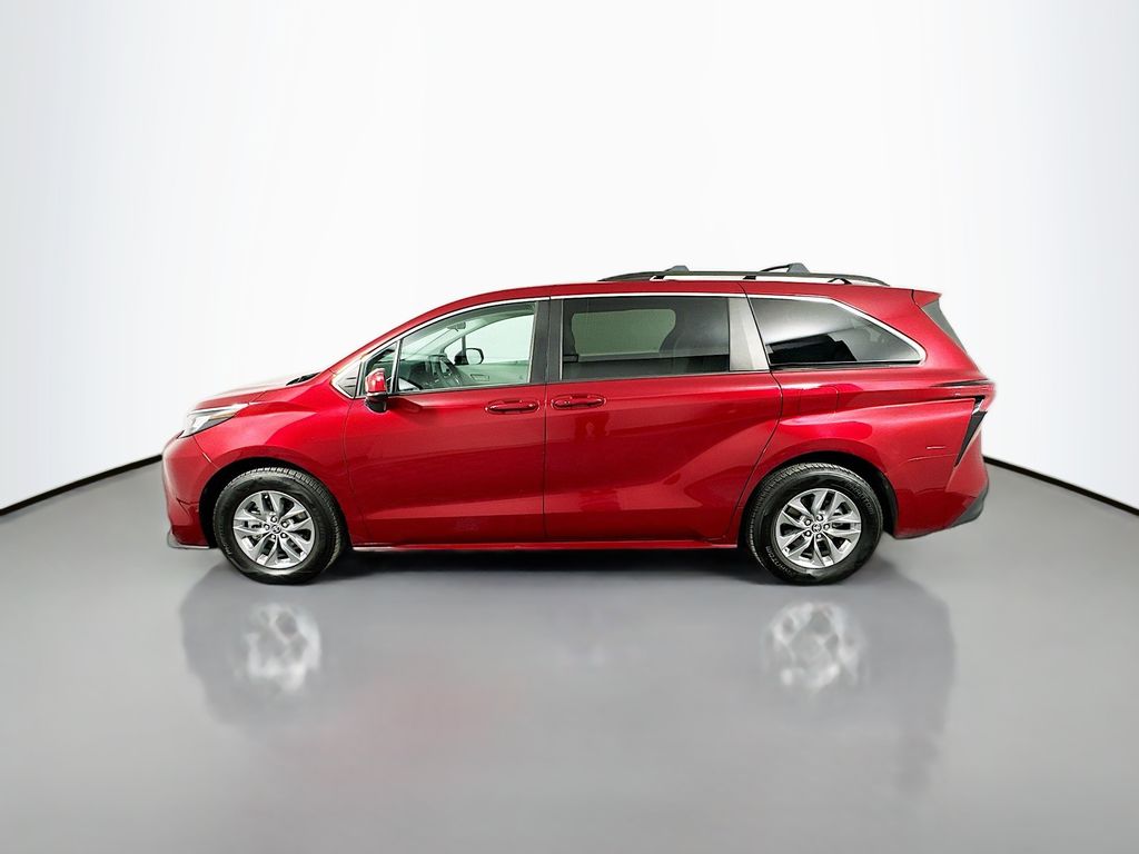 2022 Toyota Sienna LE 8