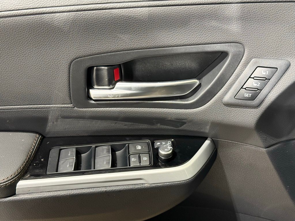 Thumbnail: 2025 Toyota Sienna - 16