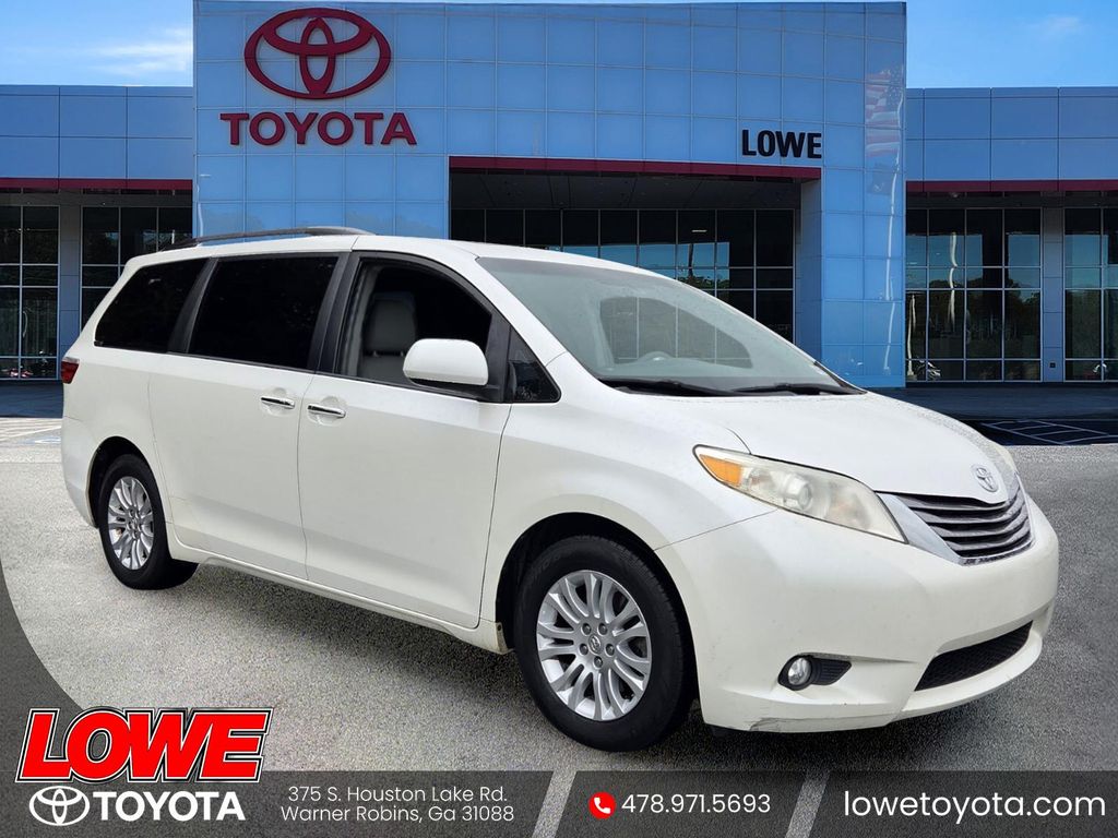 2015 Toyota Sienna XLE Premium 8-Passenger