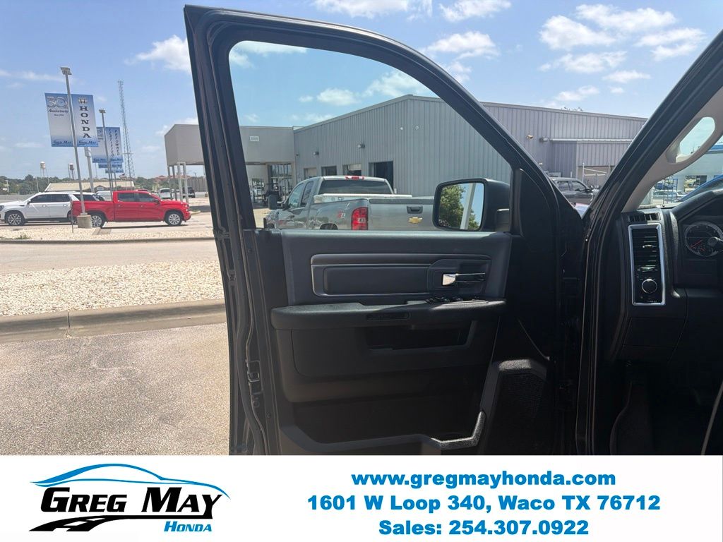 2024 Ram 1500 Classic SLT - 9