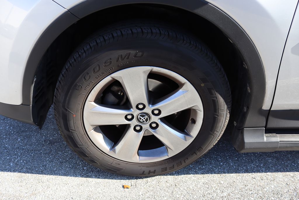 Thumbnail: 2015 Toyota RAV4 - 4