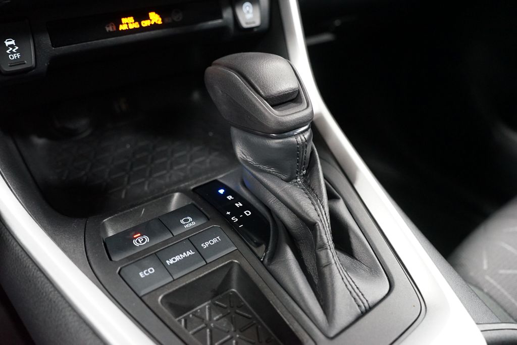 Thumbnail: 2023 Toyota RAV4 - 21