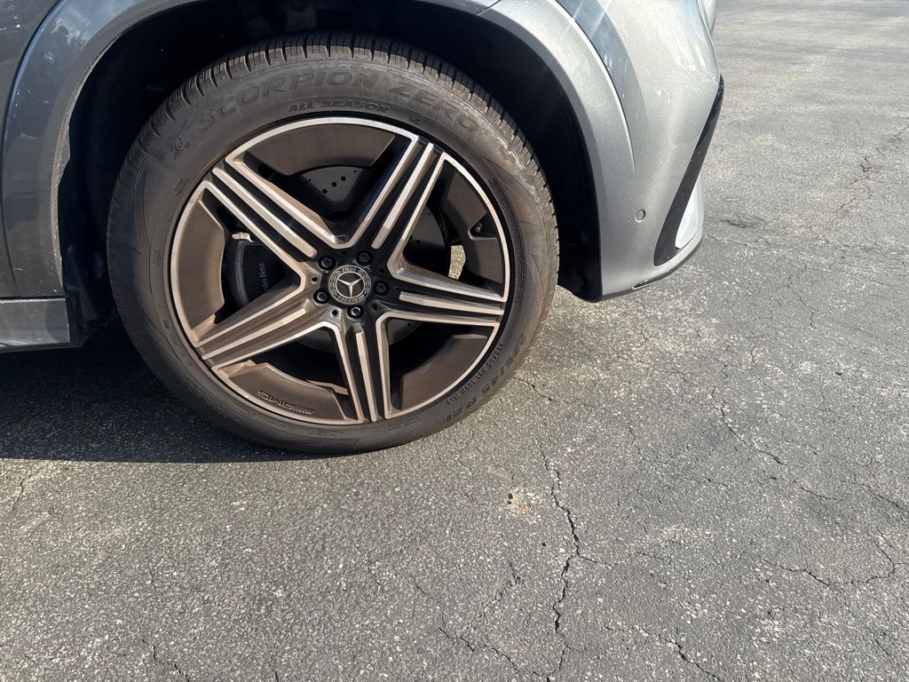 Used 2025 Gray Mercedes-Benz GLE 580 image 9