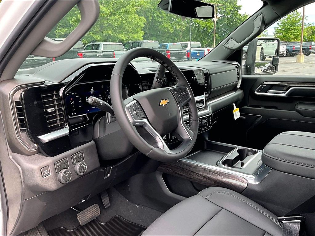 2026 Chevrolet Silverado 2500HD — photo 9