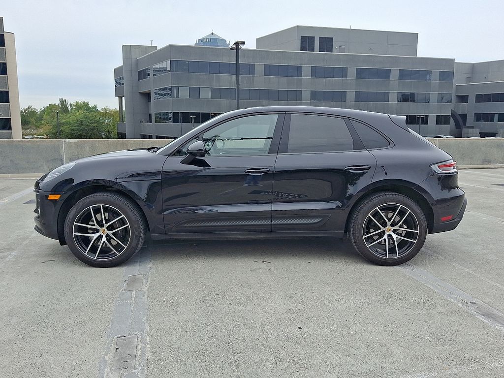 Thumbnail: 2025 Porsche Macan - 2