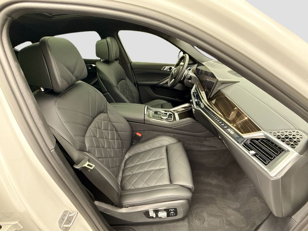 Thumbnail: 2025 BMW X6 - 19