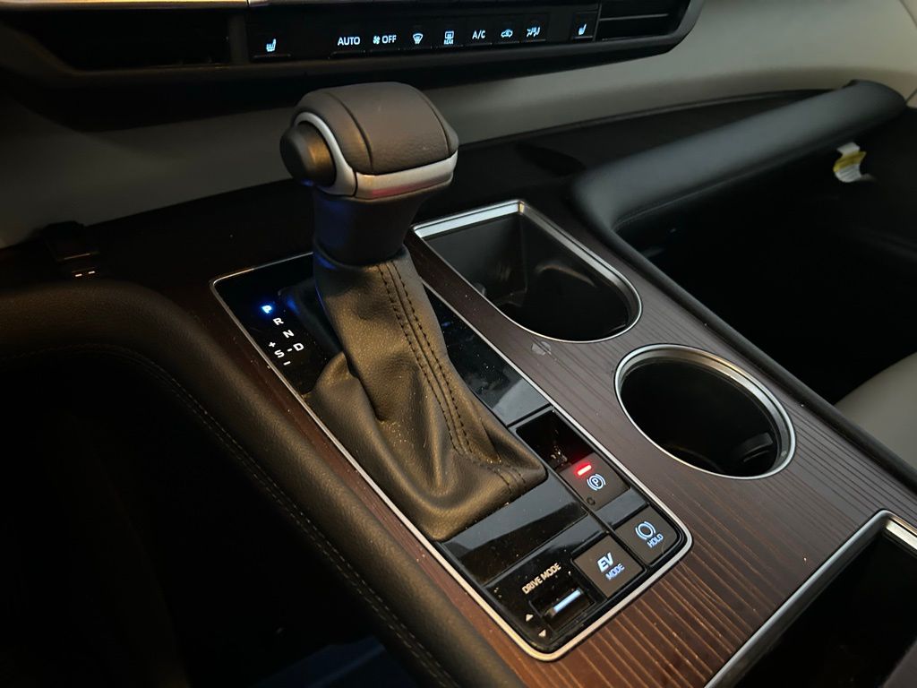 Thumbnail: 2024 Toyota Sienna - 28