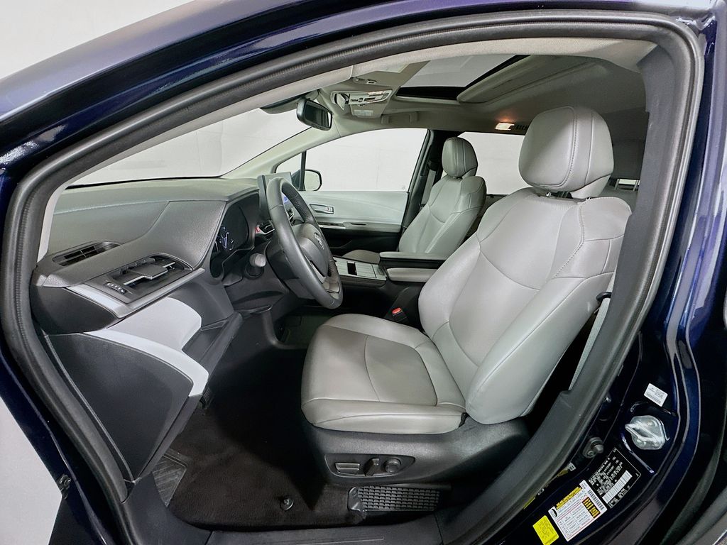 Thumbnail: 2025 Toyota Sienna - 21