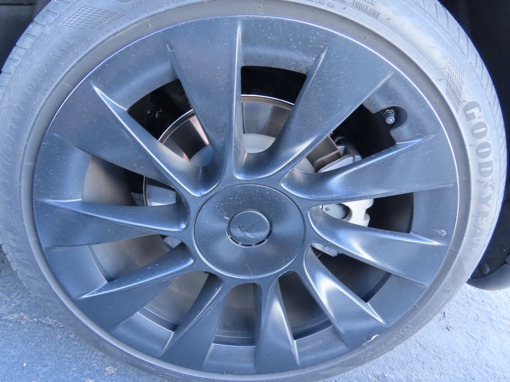Thumbnail: 2023 Tesla Model Y - 16