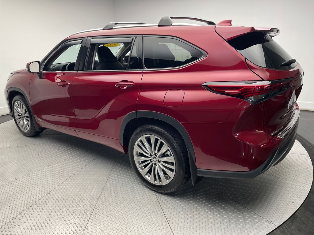 2023 Toyota Highlander Platinum 7