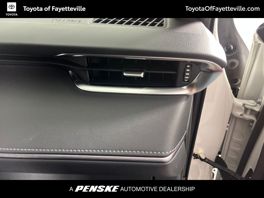 Thumbnail: 2021 Toyota Venza - 11