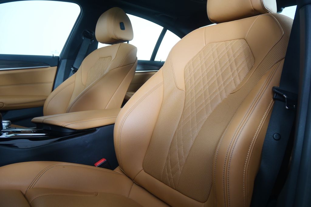 Thumbnail: 2023 BMW 5 Series - 9