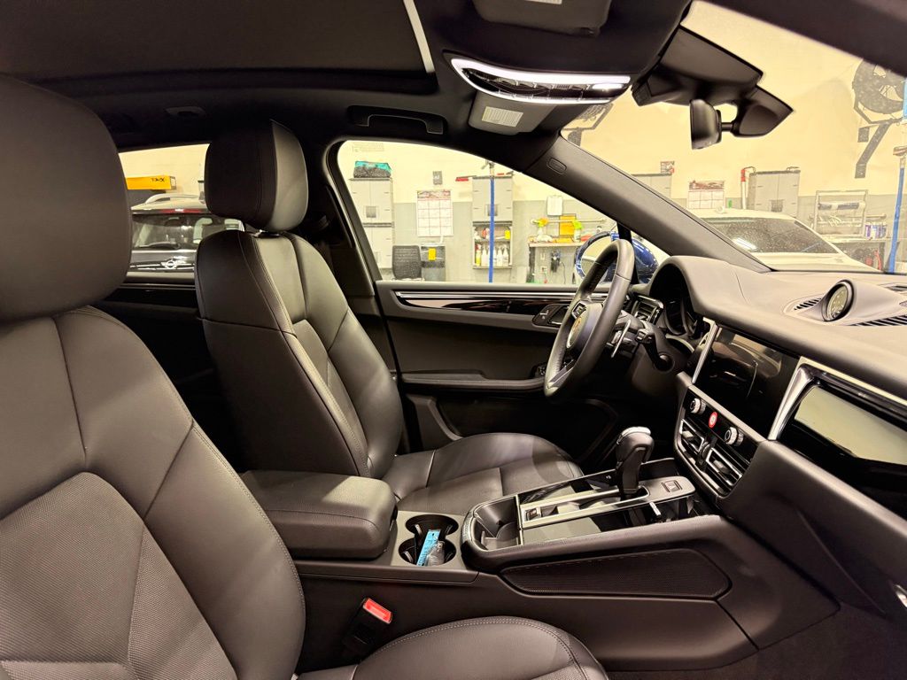 Thumbnail: 2022 Porsche Macan - 29