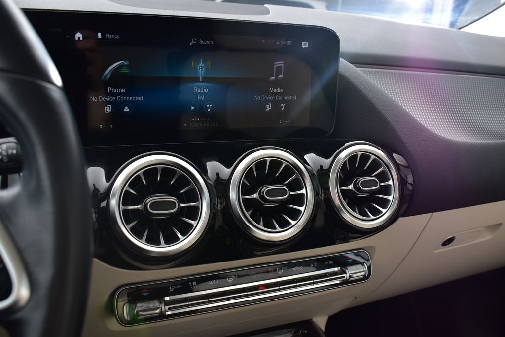 2022 Mercedes-Benz GLA 250 4MATIC 18
