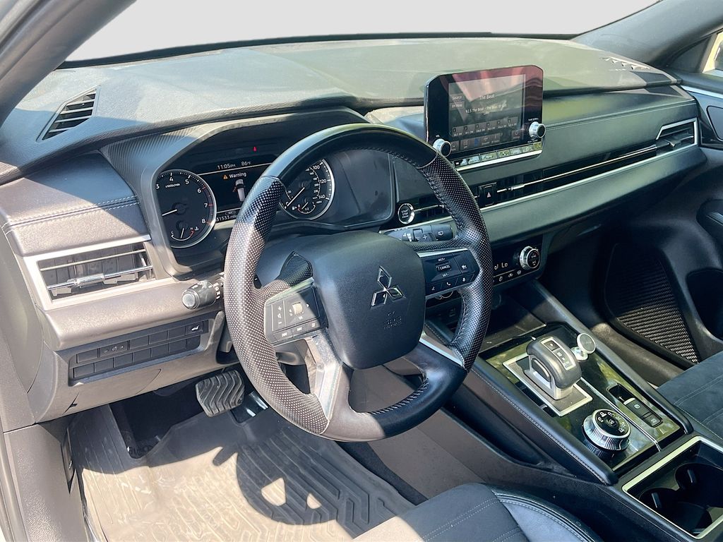 Used 2022 Silver Mitsubishi Black Edition image 9