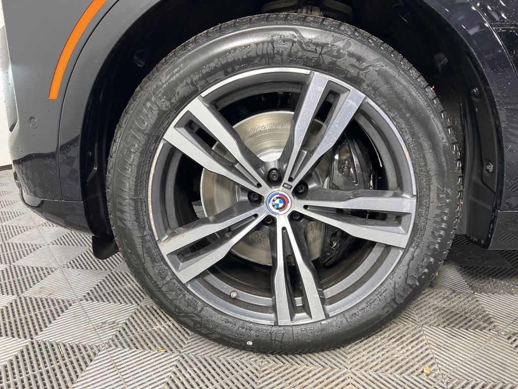 Thumbnail: 2023 BMW X7 - 11