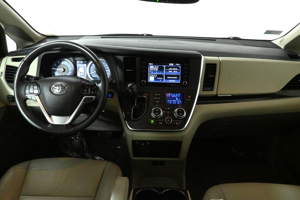 2019 Toyota Sienna XLE Premium 17