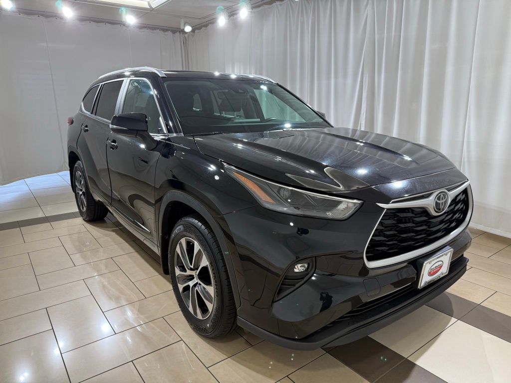 Thumbnail: 2023 Toyota Highlander - 7