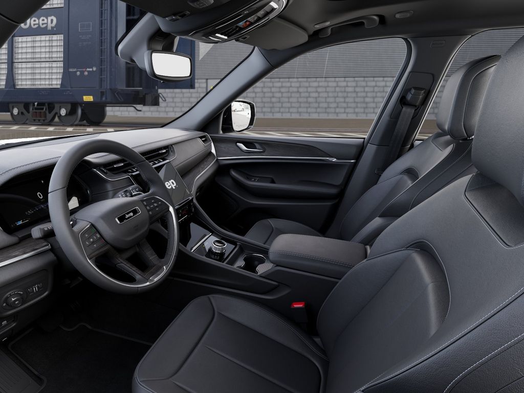 Used 2025 Diamond Black Crystal Pearlcoat Jeep Limited image 22