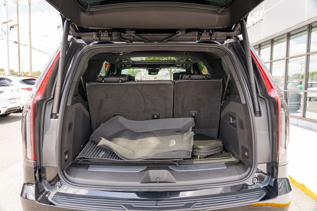 2024 Cadillac Escalade V-Series photo