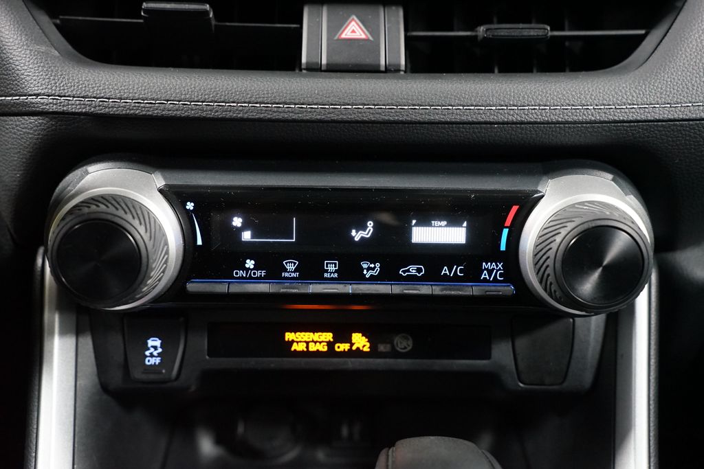 Thumbnail: 2019 Toyota RAV4 - 19