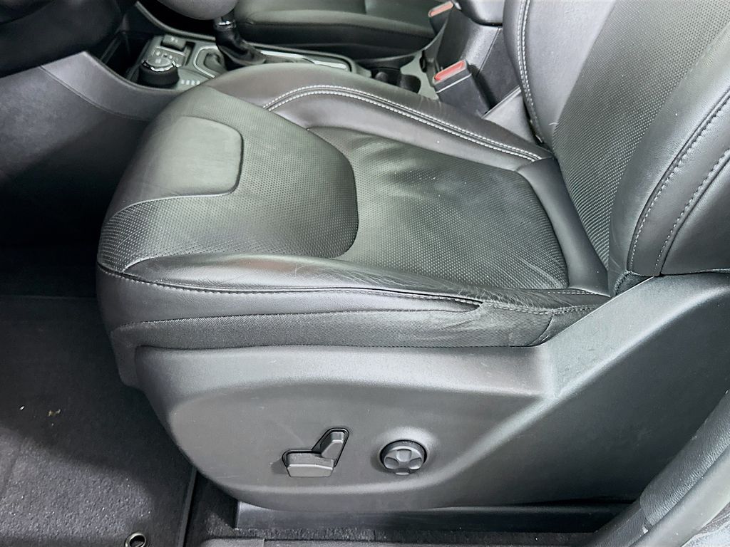 Thumbnail: 2021 Jeep Cherokee - 19